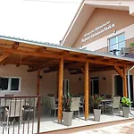 Karos Bianco Apartmanhaz