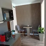 Karos Bianco Apartmanhaz شقة