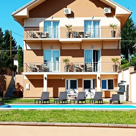 Karos Bianco Apartmanhaz Апартаменты