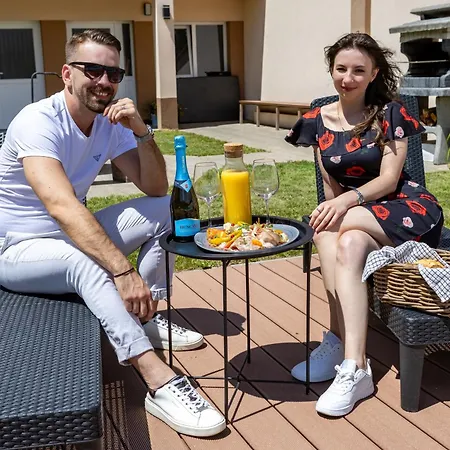 아파트 Karos Bianco Apartmanhaz *