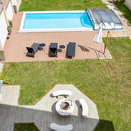 Karos Bianco Apartmanhaz زلاكاروس