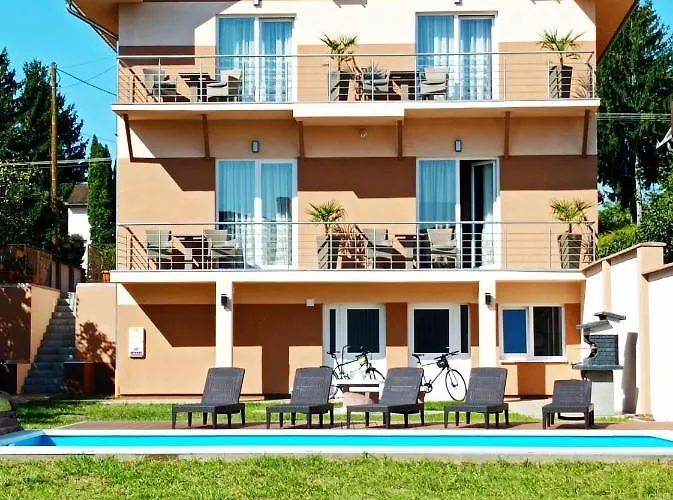 Karos Bianco Apartmanhaz דירה